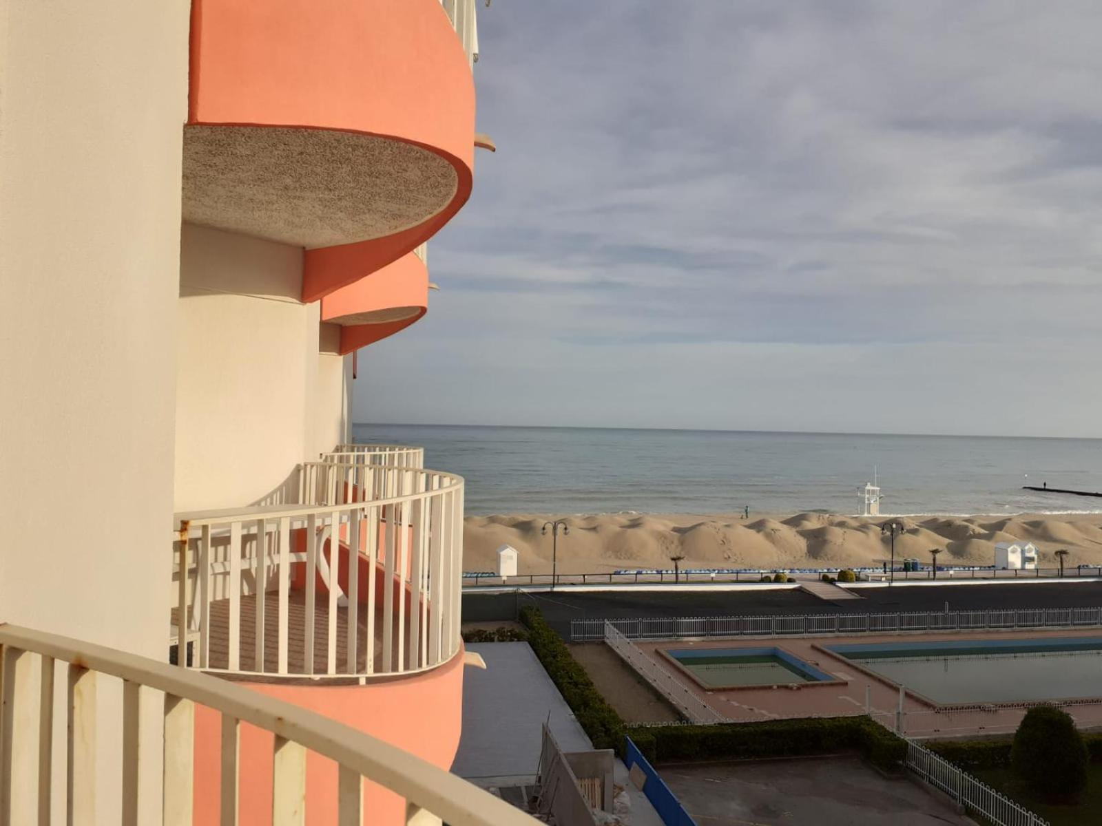 Residence Apollo - Walterigato Apartments Solo Per Famiglie Lido di Jesolo Exteriör bild