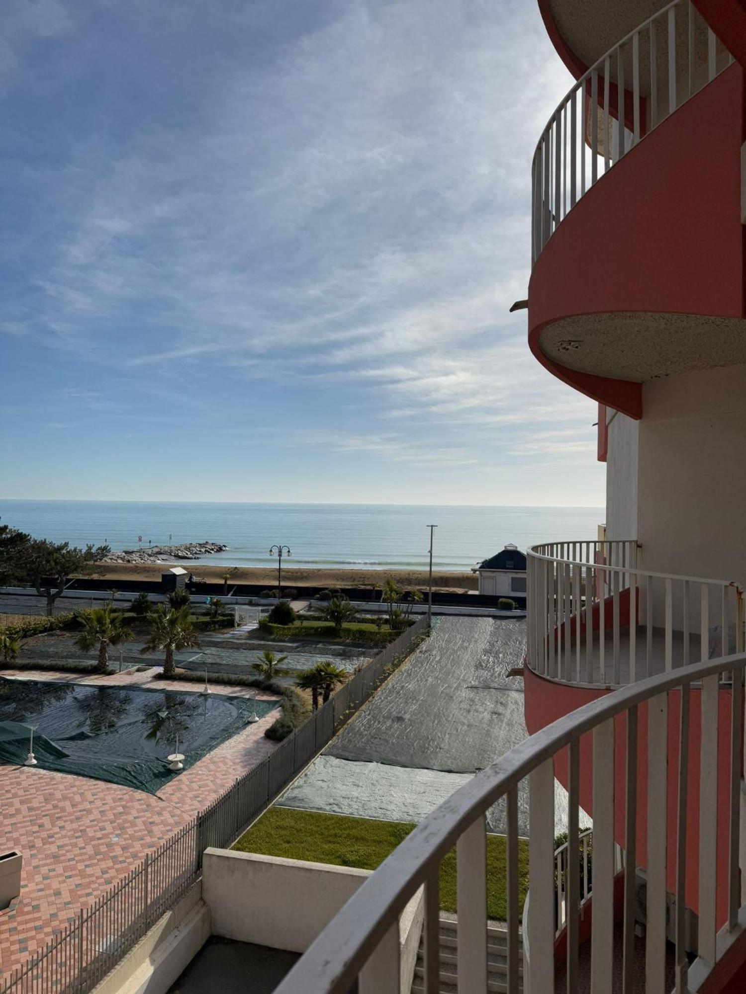 Residence Apollo - Walterigato Apartments Solo Per Famiglie Lido di Jesolo Exteriör bild