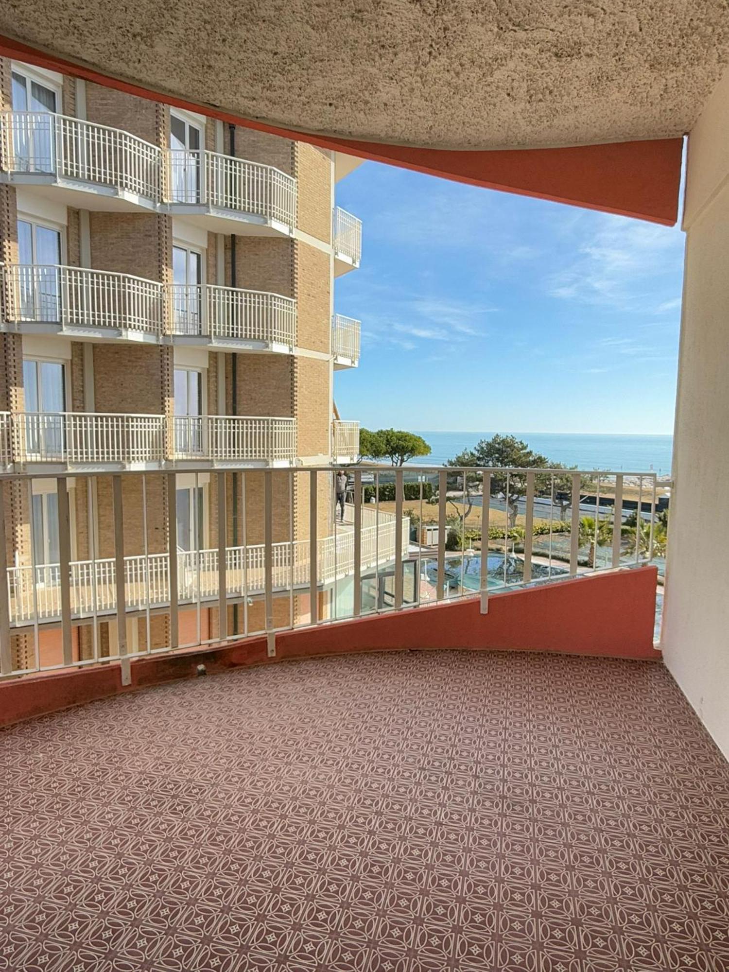 Residence Apollo - Walterigato Apartments Solo Per Famiglie Lido di Jesolo Exteriör bild