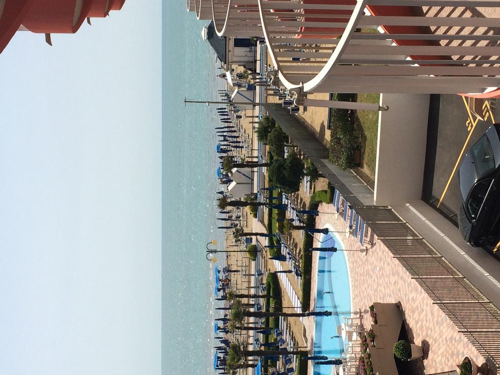 Residence Apollo - Walterigato Apartments Solo Per Famiglie Lido di Jesolo Exteriör bild