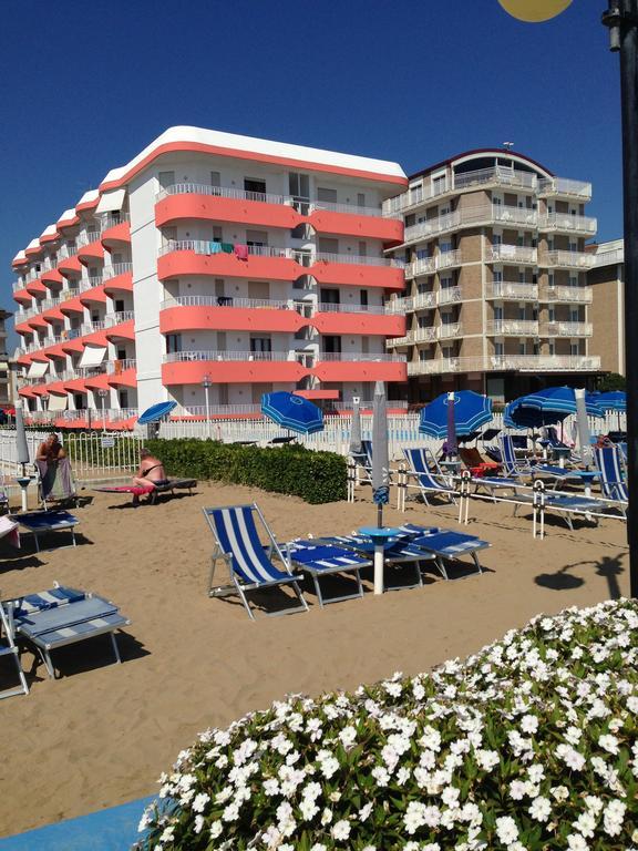 Residence Apollo - Walterigato Apartments Solo Per Famiglie Lido di Jesolo Exteriör bild