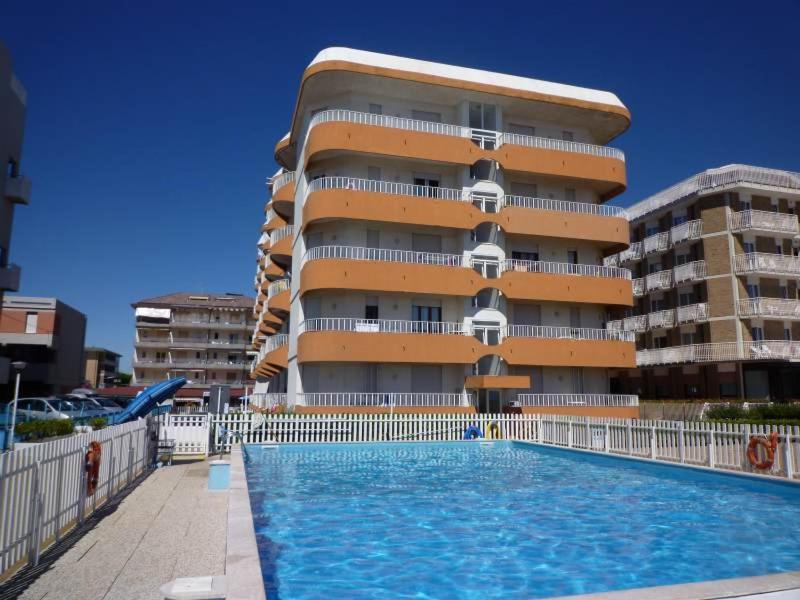 Residence Apollo - Walterigato Apartments Solo Per Famiglie Lido di Jesolo Exteriör bild